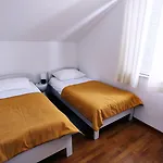 アパート Pervanovo With Free Parking ドゥブロブニク