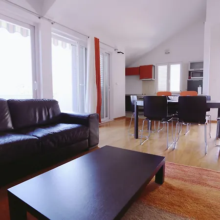 Daire Pervanovo With Free Parking *